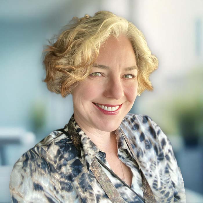 Loa Allebach headshot